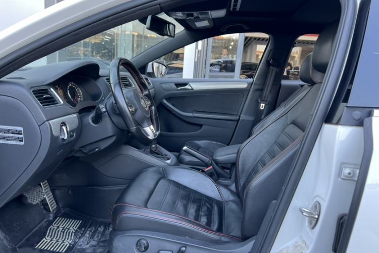 Used Volkswagen Sagitar 2013 2.0 TSI GLI Left Front Seat