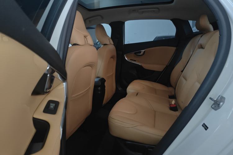 Used Volvo V40 2017 T3 Zhiyi Edition
