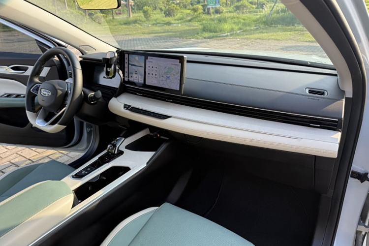 Used Geely Auto Emgrand L HiP 2022 1.5TD-DHT Pro 100KM Super Swift Interior 7