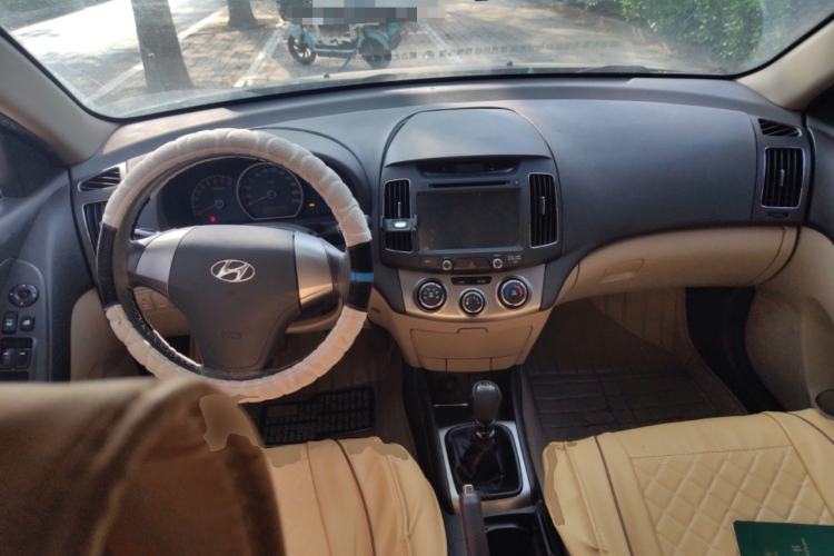 Used Hyundai Celesta 2011 1.6L Manual Comfort Edition Center Console