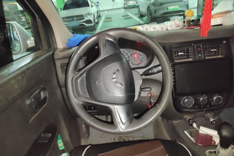Used Wuling Rongguang V 2018 1.5L Standard Version
