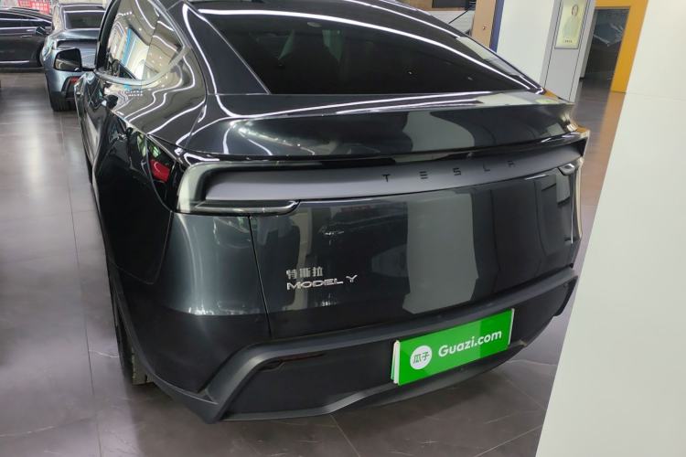 Used Tesla Model Y 2025 Rear-Wheel-Drive Version
