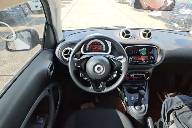 Used smart fortwo 2018 1.0L 52kW Hardtop Dynamic Version China V Steering Wheel