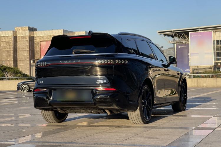 Used VOYAH FREE 2023 Four-Wheel Drive Extended-Range Model with Ultra-Long Range