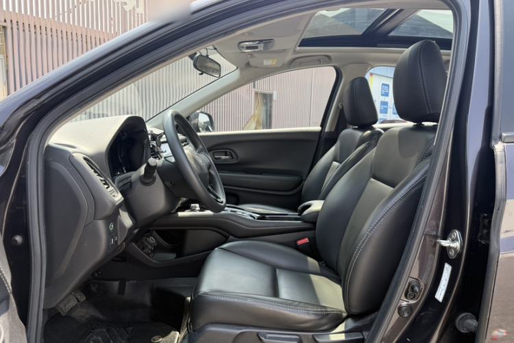 Used Honda Vezel 2020 1.5L CVT Elite Edition Interior 8