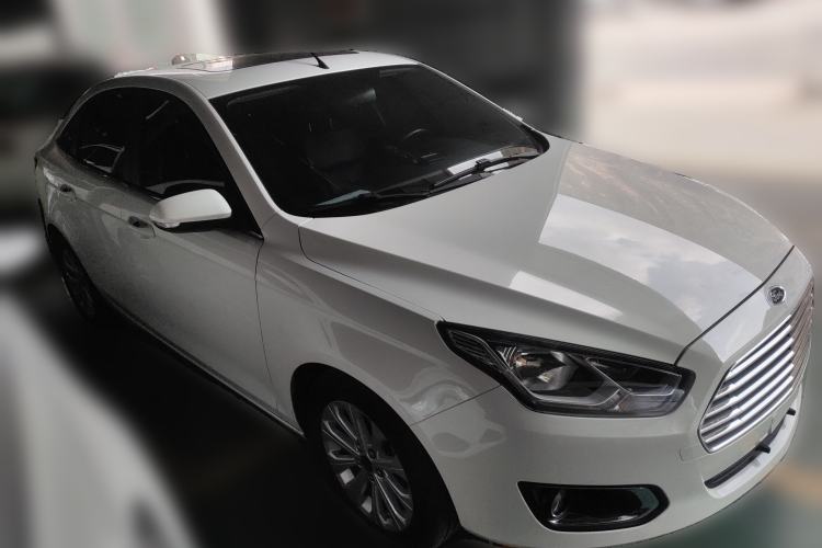 Used Ford Escort 2015 1.5L Automatic Fashion Model Front Right 45 Deg