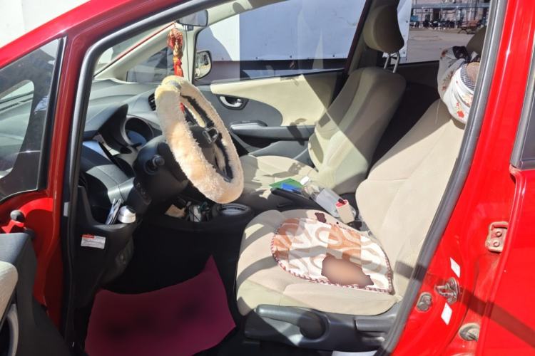 Used Honda Fit 2011 1.3L automatic comfort version
