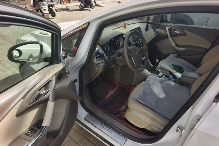 Used Buick GT 2012 GT 1.6L Manual Entry-Level Model Driver Seat