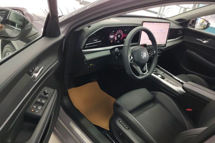 Used Volkswagen Passat 2025 Pro 380TSI Dragon Supreme Edition Driver Seat