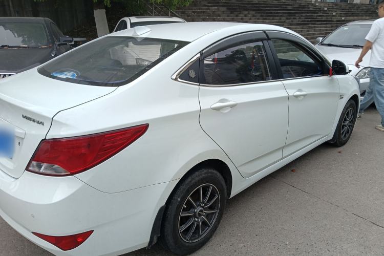 Used Hyundai Verna (older generation) 2014 1.4L Manual Smart GLS Trim Rear Right 45 Deg