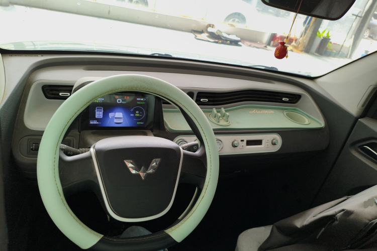 Used Wuling Hongguang MINIEV 2021 Macaron Fashion Model Lithium Iron Phosphate Center Console