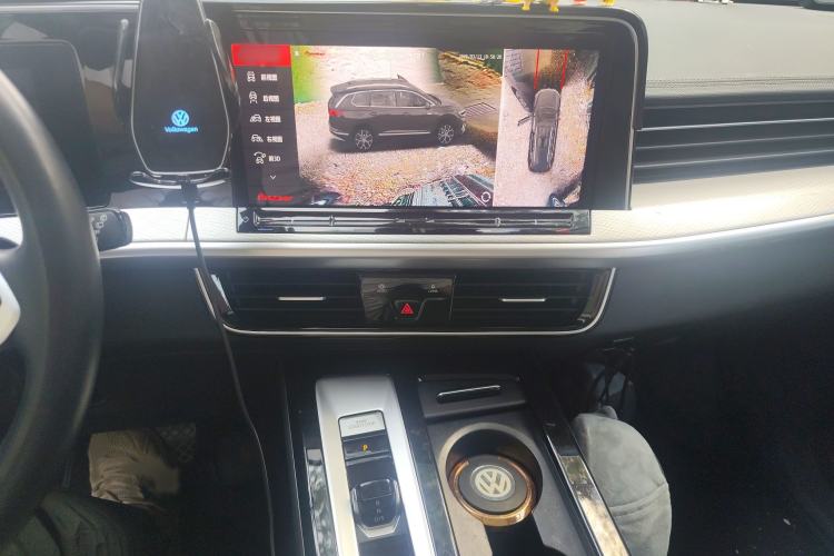 Used Volkswagen Tavendor 2024 330TSI Luxury Touring Edition Audio And AC Panel