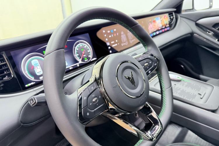 Used VOYAH FREE 2025 318 318 km Rear-Drive Touring Edition Steering Wheel