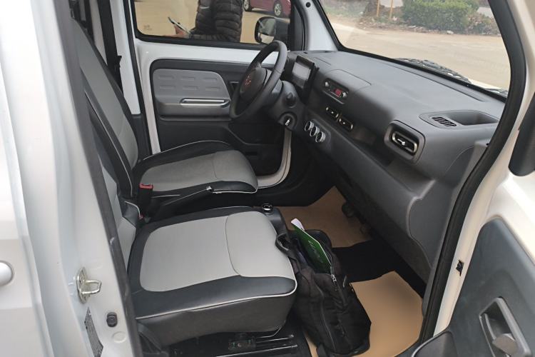 Used Wuling Zhiguang New Energy 2025 Model 305km Ambitious Edition Right Front Seat