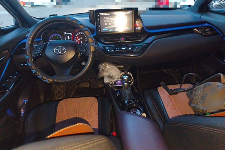Used Toyota C-HR 2018 2.0L Leading with Sunroof China VI Standard Center Console