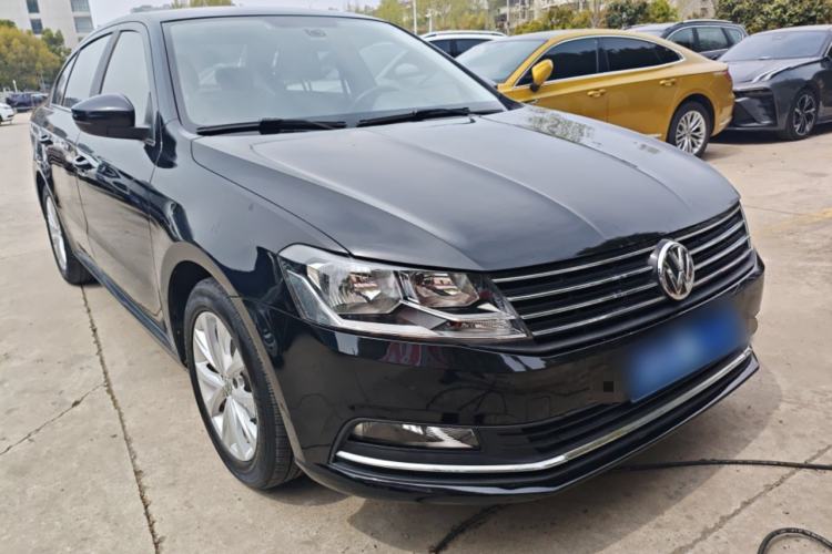 Used Volkswagen Lavida 2015 1.6L Automatic Comfort Edition Front Right 45 Deg