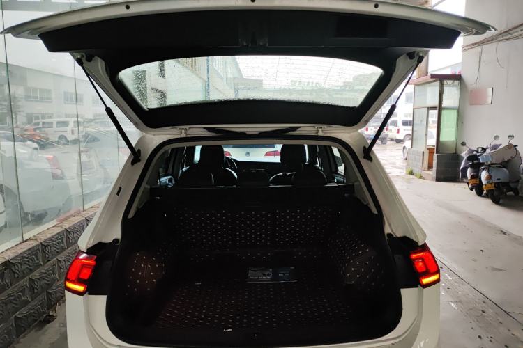 Used Volkswagen Tiguan L 2017 330TSI Automatic Two-Wheel Drive Luxury Edition