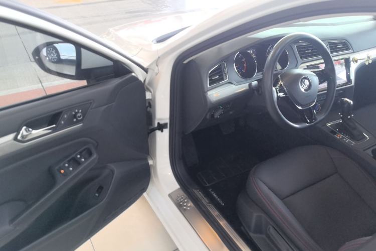 Used Volkswagen Lamando 2015 230TSI DSG Fashion Edition
