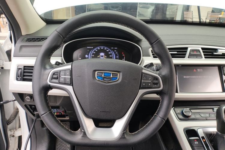 Used Geely Auto Emgrand X7 Sport 2018 1.8TD Automatic Two-Wheel Drive Smart Connect 4G Internet Edition
