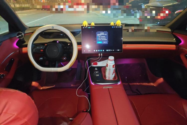 Used Xiaomi Auto SU7 2024 Rear-Drive Long-Range Intelligent Driving Version Interior 2