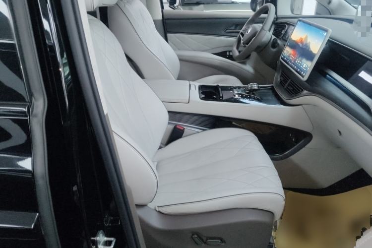 Used Denza D9 2022 DM-i 970 Four-Wheel Drive Flagship Model
