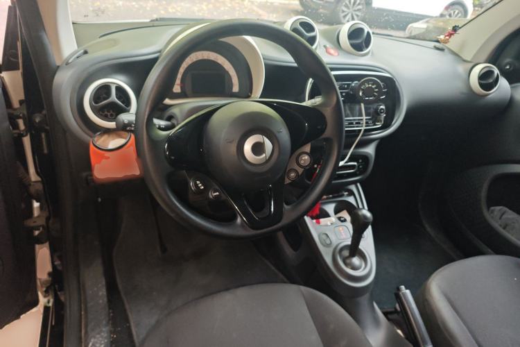 Used smart fortwo 2015 1.0L 52 kW hardtop Dynamic version Steering Wheel