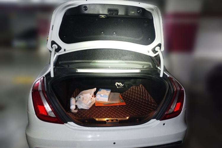 Used Jaguar XJ 2016 XJL 2.0T Two-Wheel-Drive Elegant Business Edition Trunk