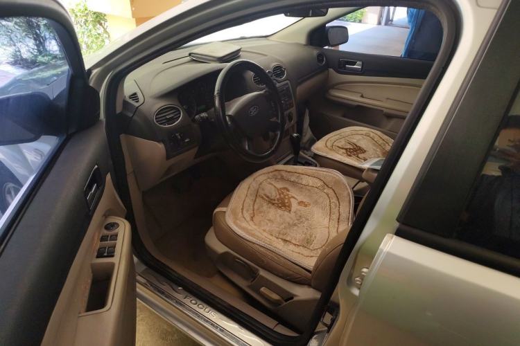 Used Ford Focus 2005 Sedan 1.8L Automatic Fashion Edition
