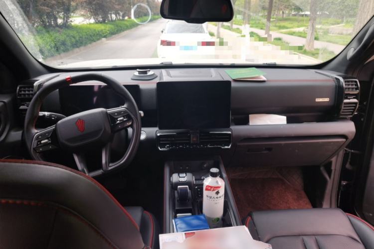 Used JMC DaDao 2023 Fly-Jiang 2.3T Gasoline Automatic 4x4 Boundaryless Model Center Console