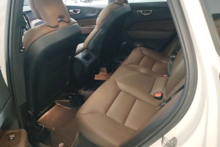 Used Volvo XC60 2023 B5 4x4 Smart Luxury Edition