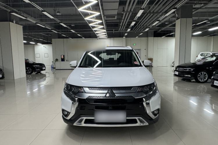 Used Mitsubishi Outlander 2019 2.4L 4x4 Zhi Xiang Edition 5 Seats China VI Standard
