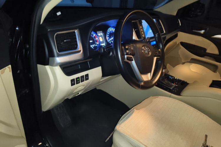 Used Toyota Highlander 2018 2.0T Four-Wheel Drive Luxury Version 7 Seats China VI Standard Driver Seat