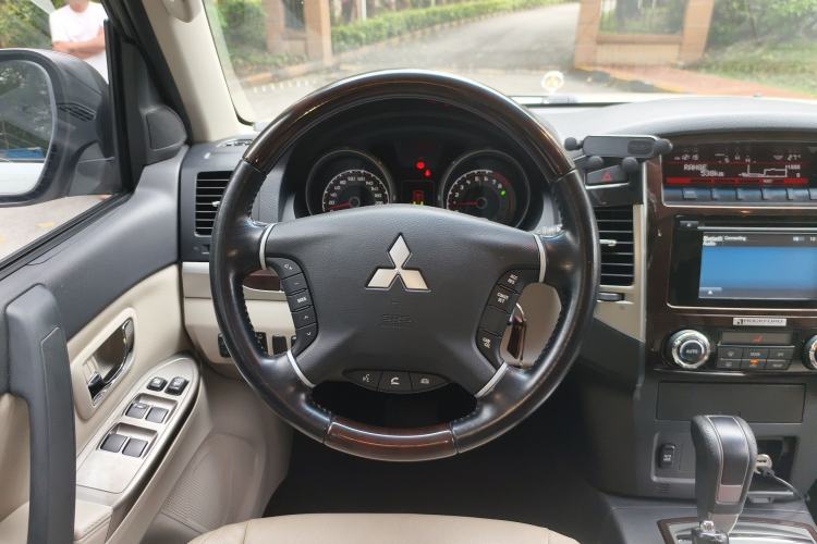 Used Mitsubishi Pajero  Steering Wheel