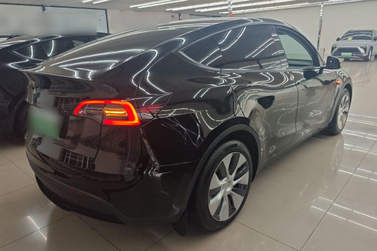 Used Tesla Model Y 2023 Long-Range All-Wheel-Drive Version
