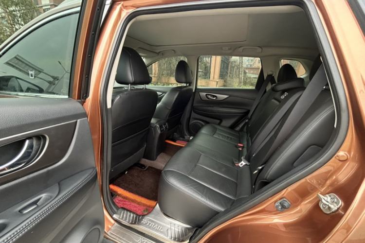 Used Nissan X-Trail 2015 2.0L CVT Comfort MAX Edition 2WD Interior 3