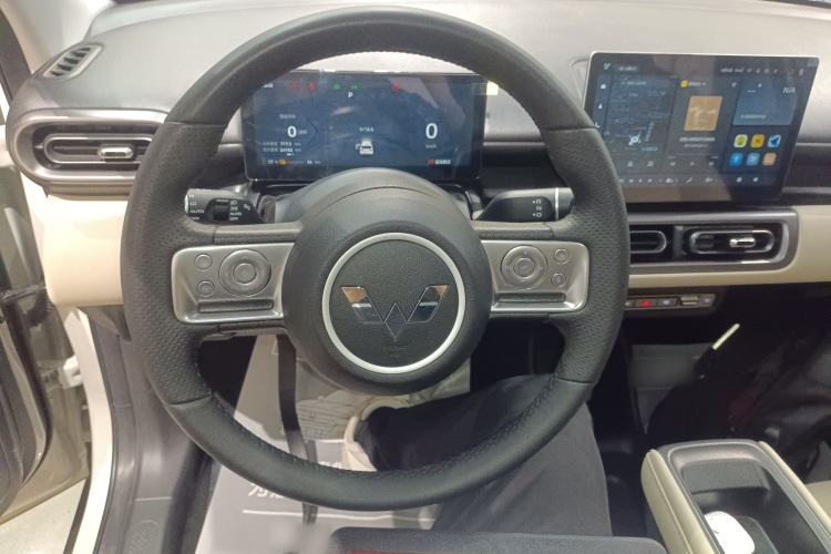 Used Wuling Bingo PLUS 2024 330 km Range Five-Seater Version Steering Wheel