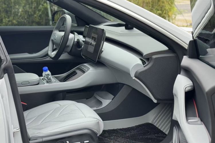 Used Nio ET5T 2025 75 kWh Touring Interior 3