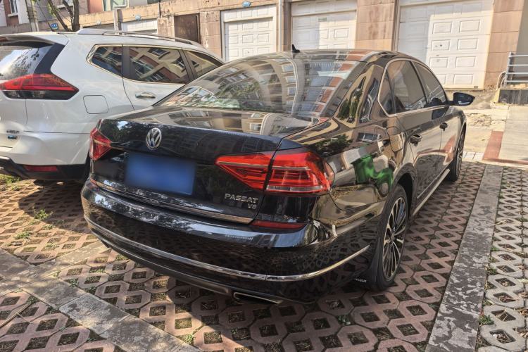 Used Volkswagen Passat 2016 3.0L V6 DSG Flagship Edition Exterior 4