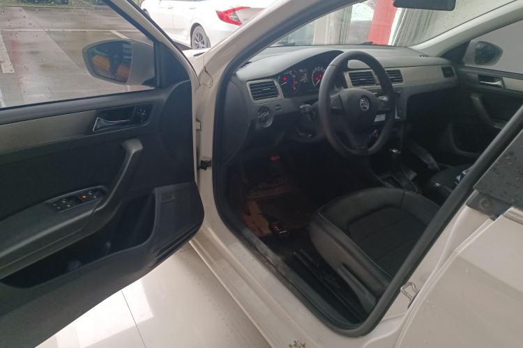 Used Skoda Rapid Spaceback 2016 Revised 1.6L Automatic Chuanxing Version Driver Seat