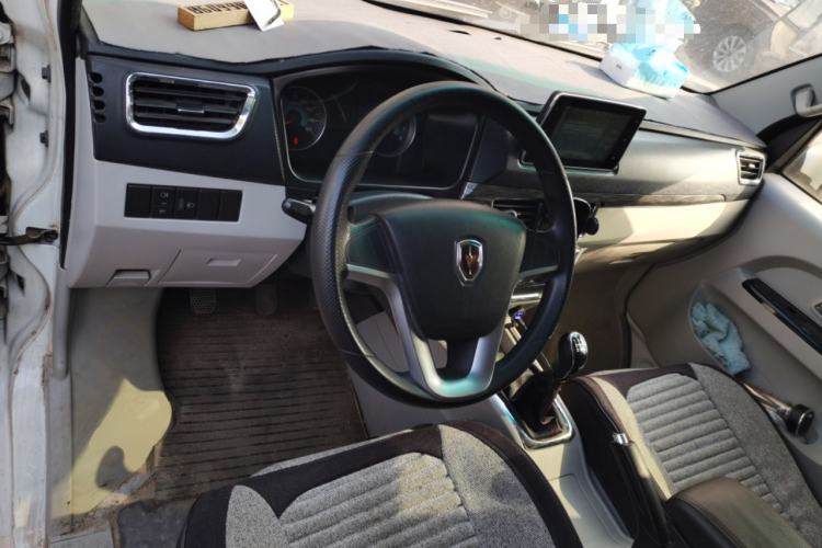 Used Jinbei New Hiace S 2023 1.6L Luxury Cargo Version 2/5-Seater SWD16M Center Console