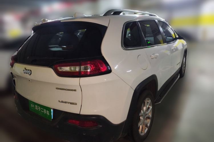 Used Jeep Cherokee 2017 2.0L Superior Edition
