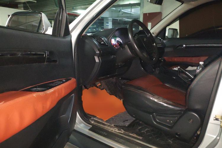 Used Land X8 2015 Explorer Edition 2.0T Diesel 4x4 Luxury Model Driver Seat