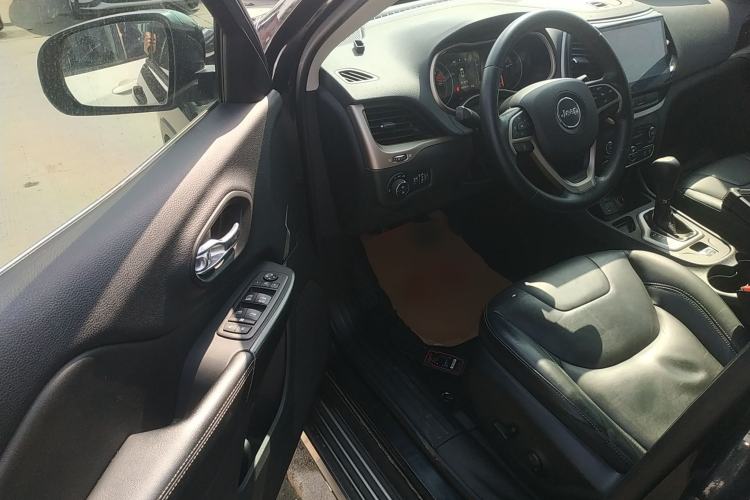 Used Jeep Cherokee 2016 2.4L Leading Edition