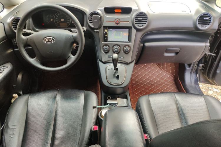 Used Kia Carens 2011 2.0L 7-Seater Automatic Standard Edition Center Console