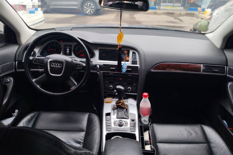 Used Audi A6L 2011 2.0 TFSI Automatic Standard Edition Center Console