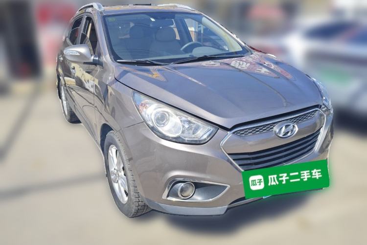 Used Hyundai ix35 2012 2.0L Automatic Two-Wheel Drive Elite Edition GLS Front Right 45 Deg