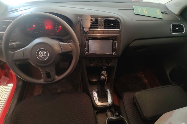 Used Volkswagen Polo 2013 1.4L Automatic Comfort Edition Center Console