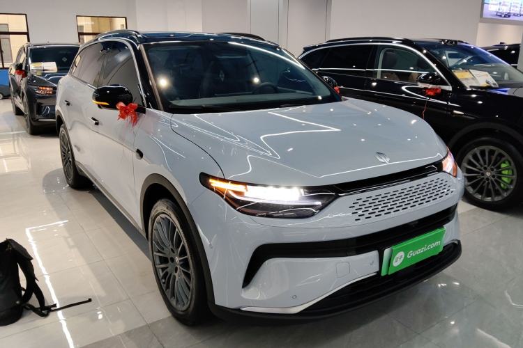 Used Leapmotor C11 2024 Range-Extended 300 Luxury Edition Front Right 45 Deg