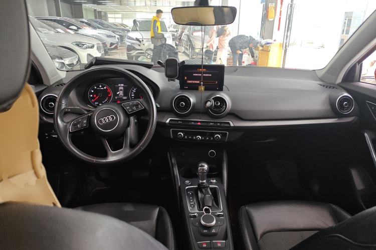 Used Audi Q2L 2020 35 TFSI Fashionable and Elegant Model Center Console