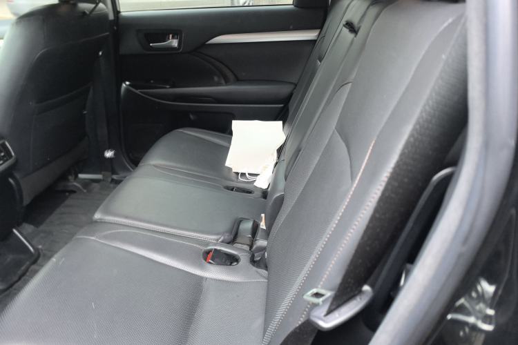 Used Toyota Highlander 2018 2.0T Four-Wheel Drive Luxury Edition 7 Seats China V Emission Standard Left Rear Seat